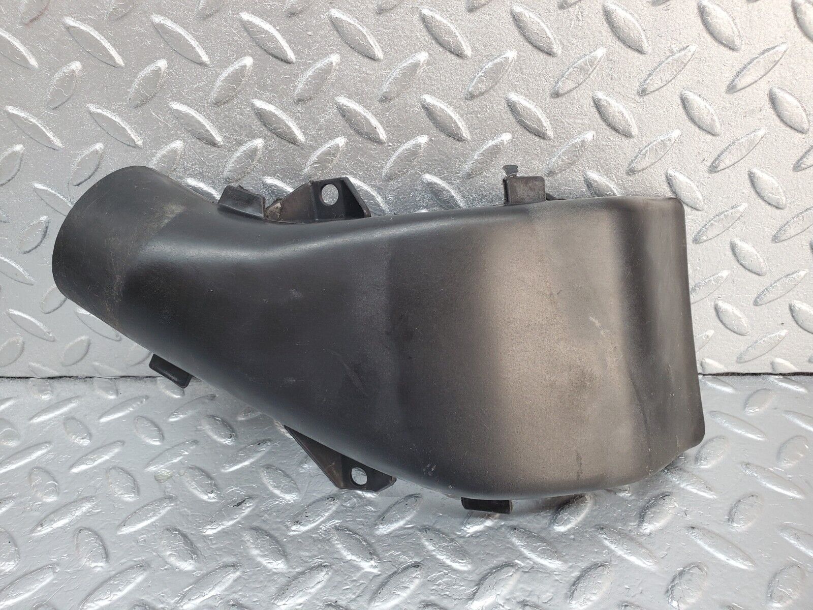 45570 Mercedes-Benz W126 420SE Air Intake Suction Pipe Right Side 1170940811