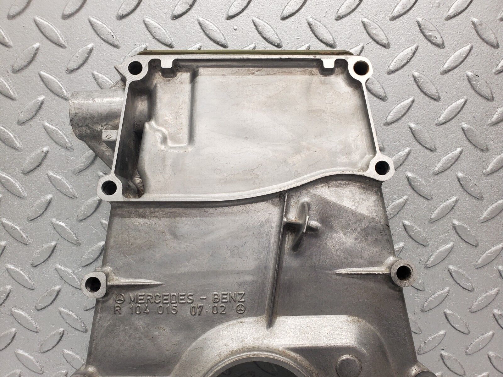 46154 Mercedes-Benz W124 280E Timing Chain Cover 1040150702