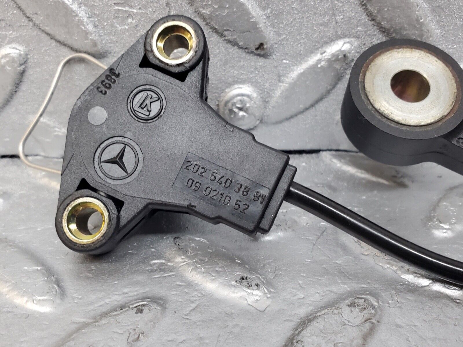 44624 Mercedes-Benz W124 220E Knock Sensor 2025403881 0031587928