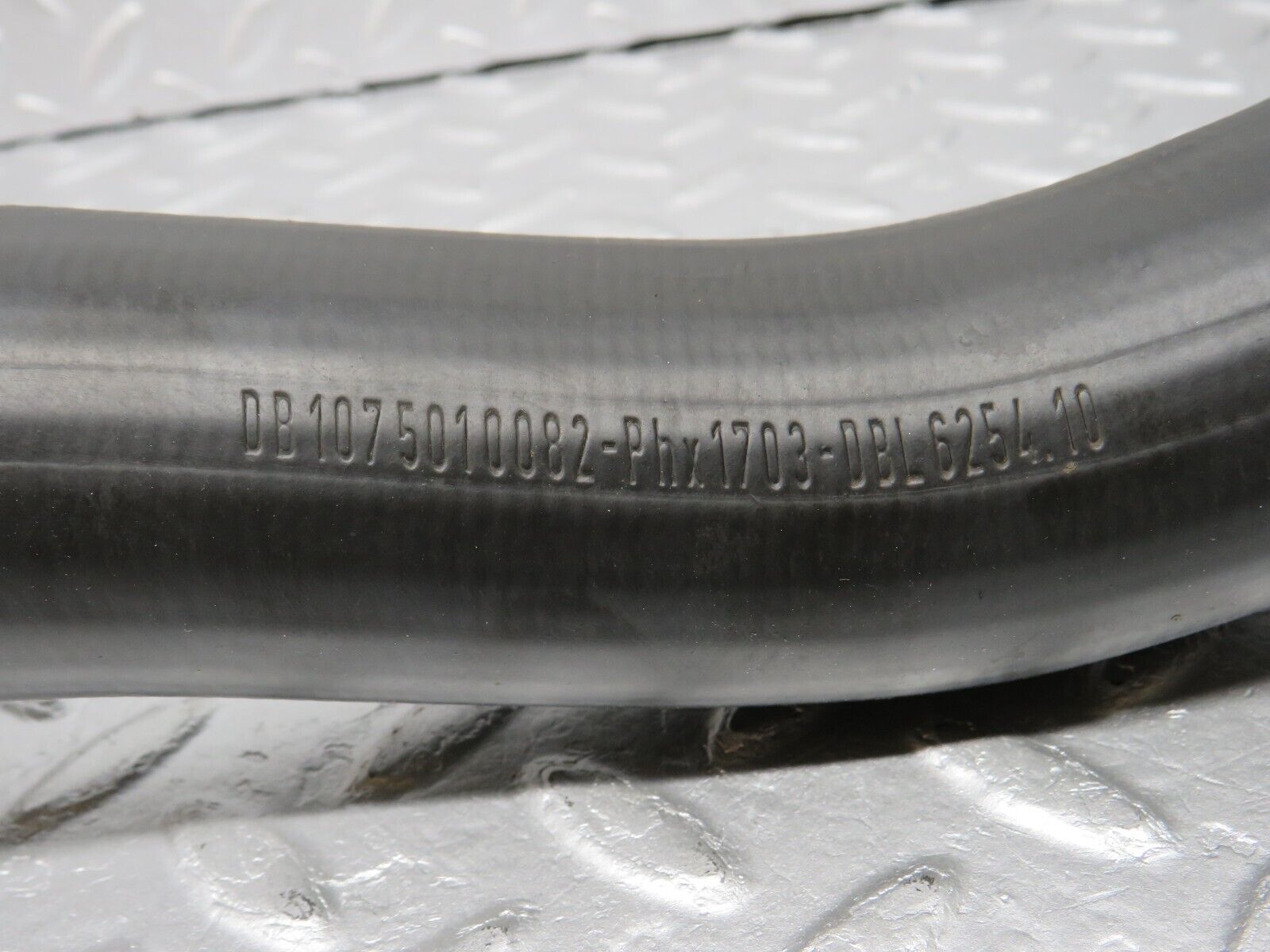 39875 Mercedes-Benz R107 350SL Radiator Hose Pipe 1075010082