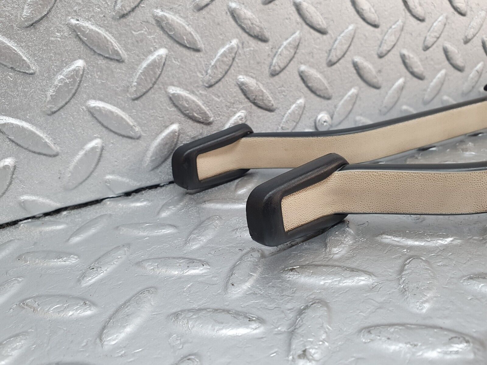 44134 Mercedes-Benz C123 230CE Coupe Interior Roof Grab Handle Set Beige