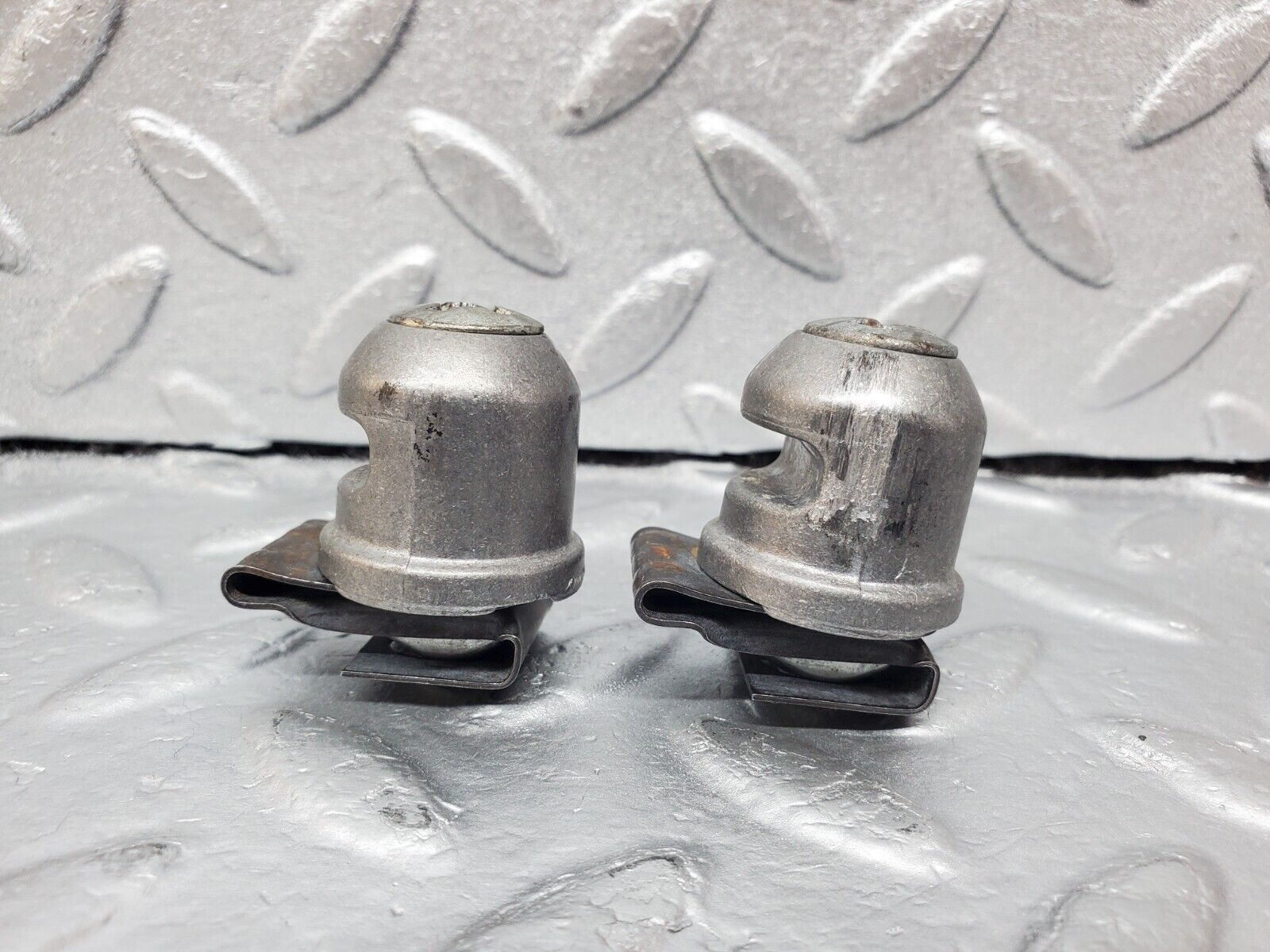 45728 Mercedes-Benz W126 420SE Rear Seat Holder 2X