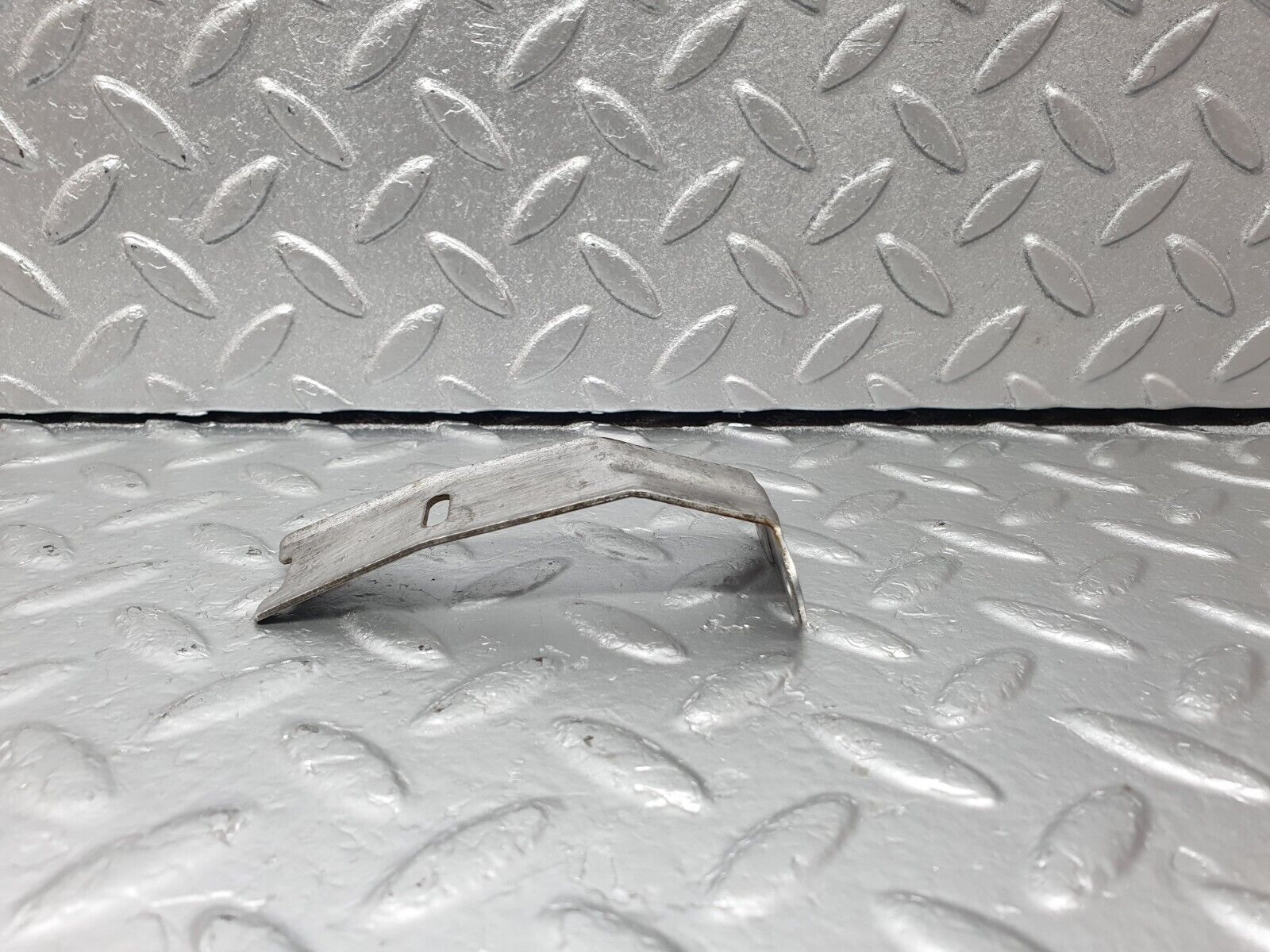 42603 Mercedes-Benz R129 320SL Coupe Wind Deflector Cover Support