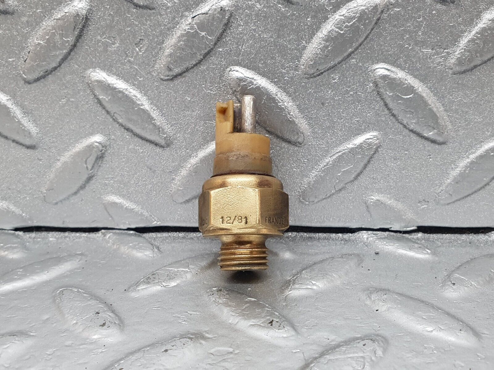 43572 Mercedes-Benz C126 380SEC Coupe Temperature Sensor