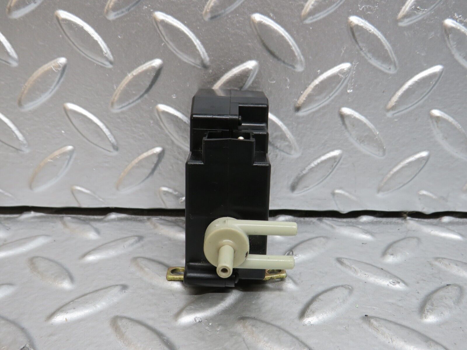 29569 Mercedes-Benz W124 230E Vacuum Valve