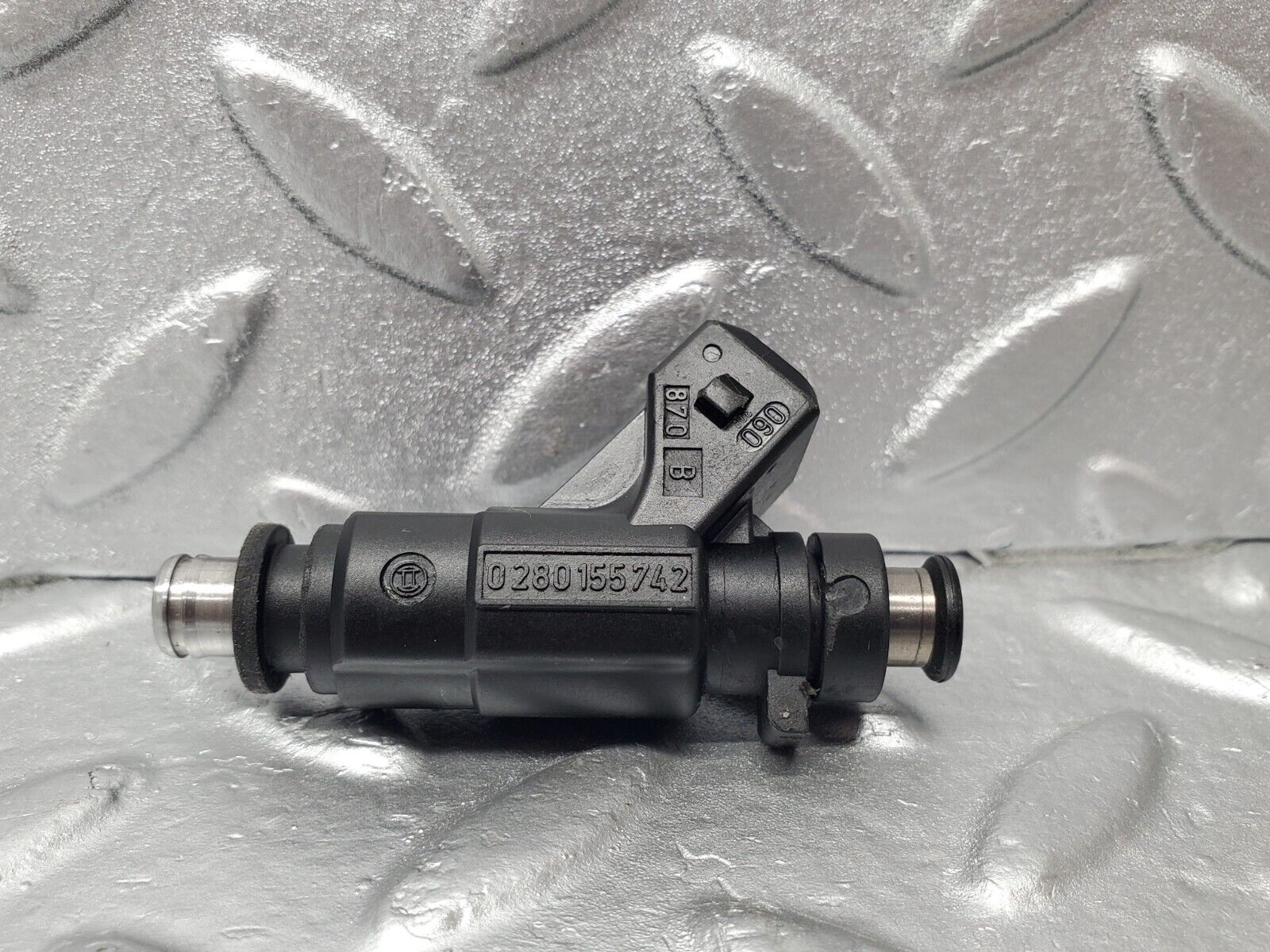 46778 Mercedes-Benz R129 320SL Coupe Fuel Injector Bosch 0280155742 1120780049