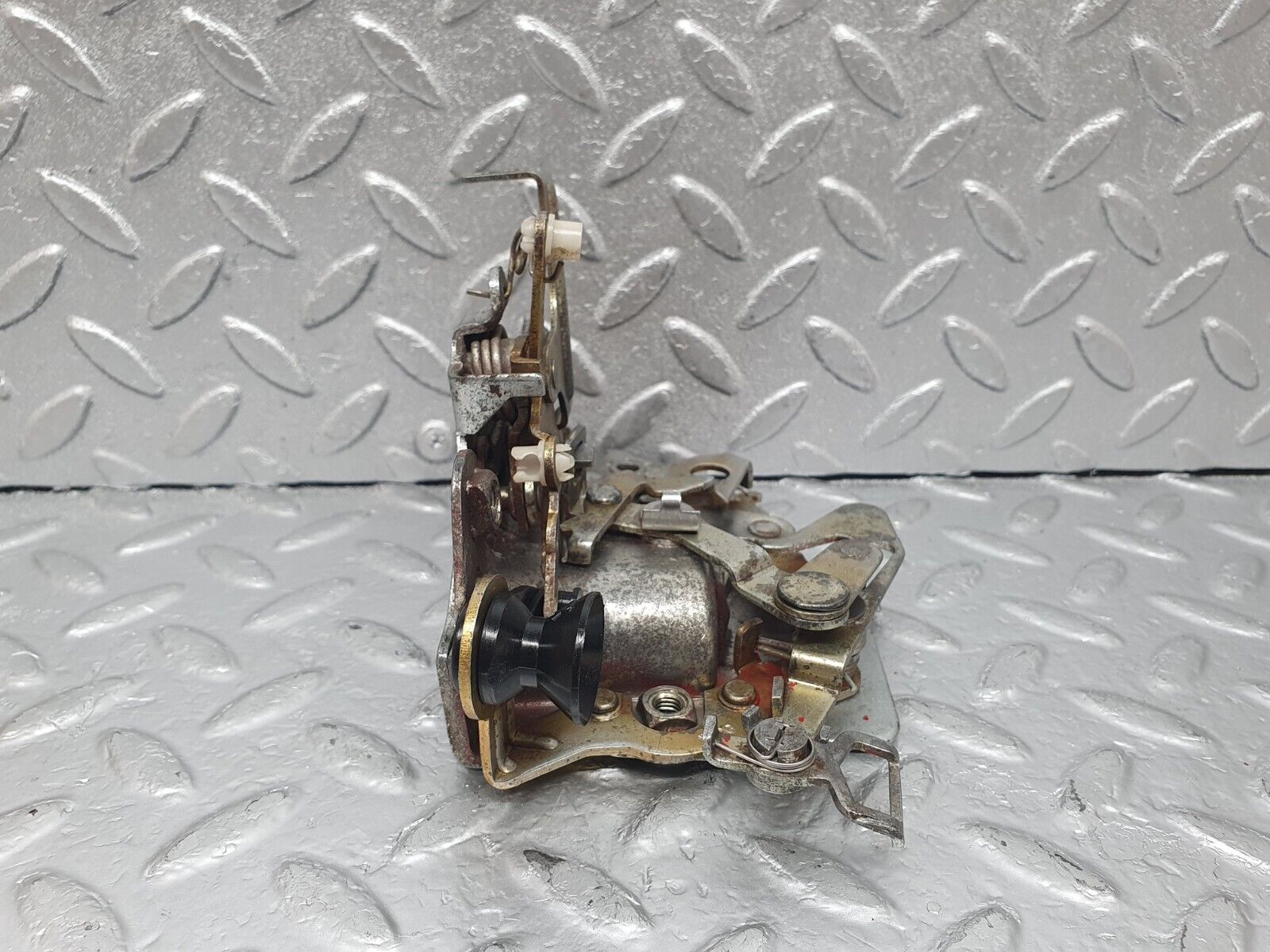 43642 Mercedes-Benz C126 380SEC Coupe Right Door Lock Mechanism