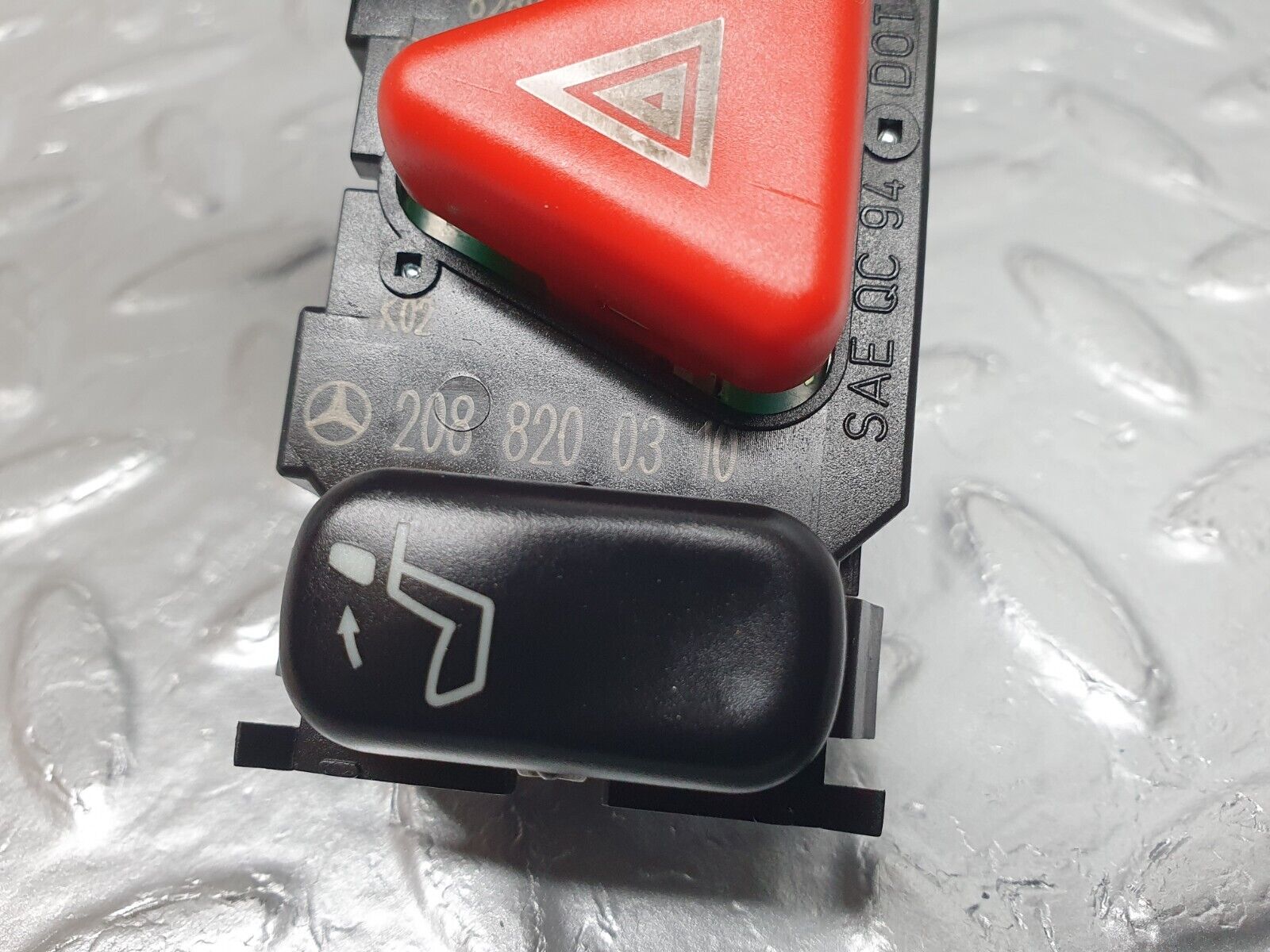 41866 Mercedes-Benz W202 C200 Hazard Warning Light Switch 2088200310