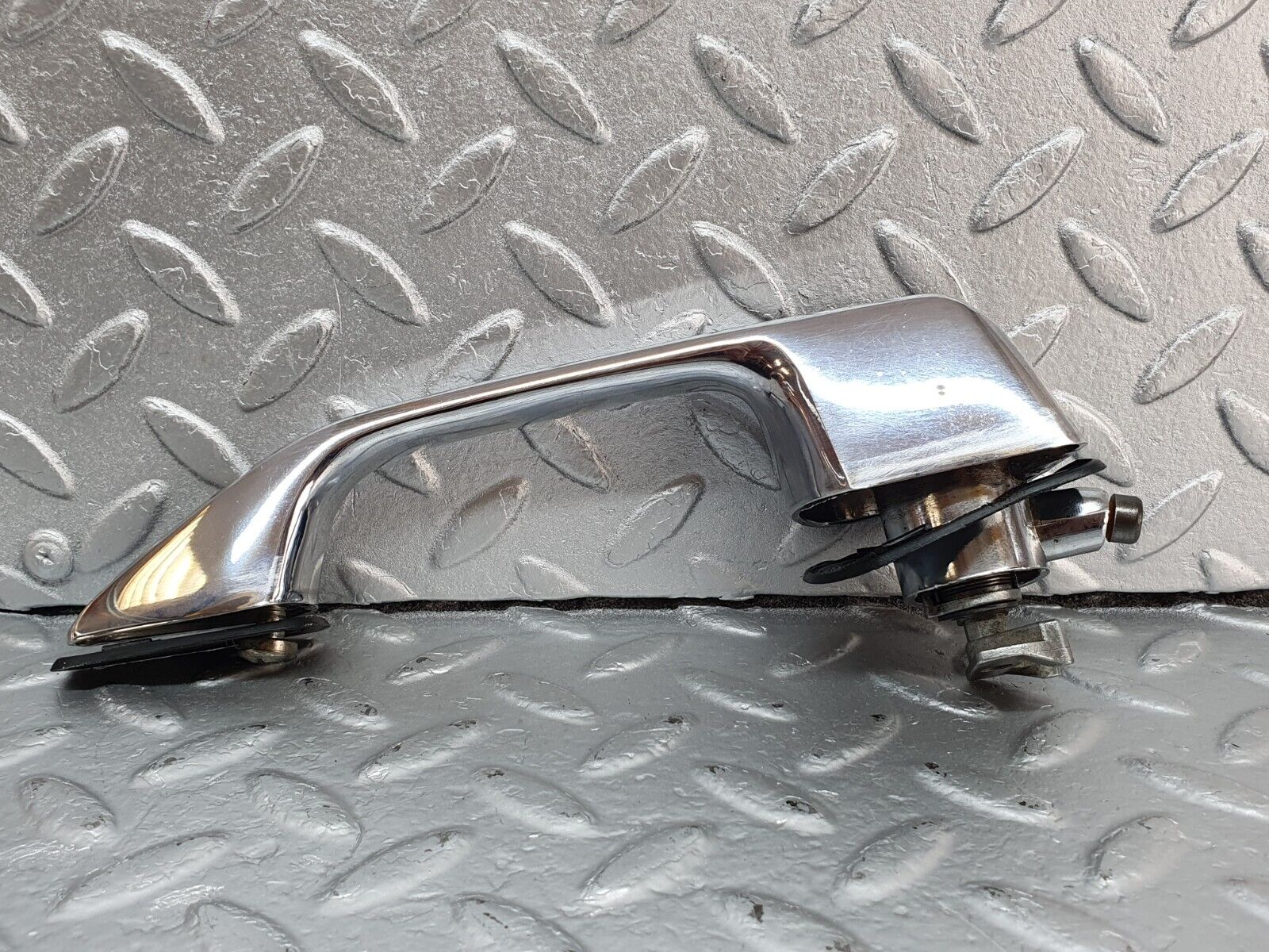 43159 Mercedes-Benz W108 280SE Front Right Door Exterior Handle No Key 1087661005 1087661205 1087661401