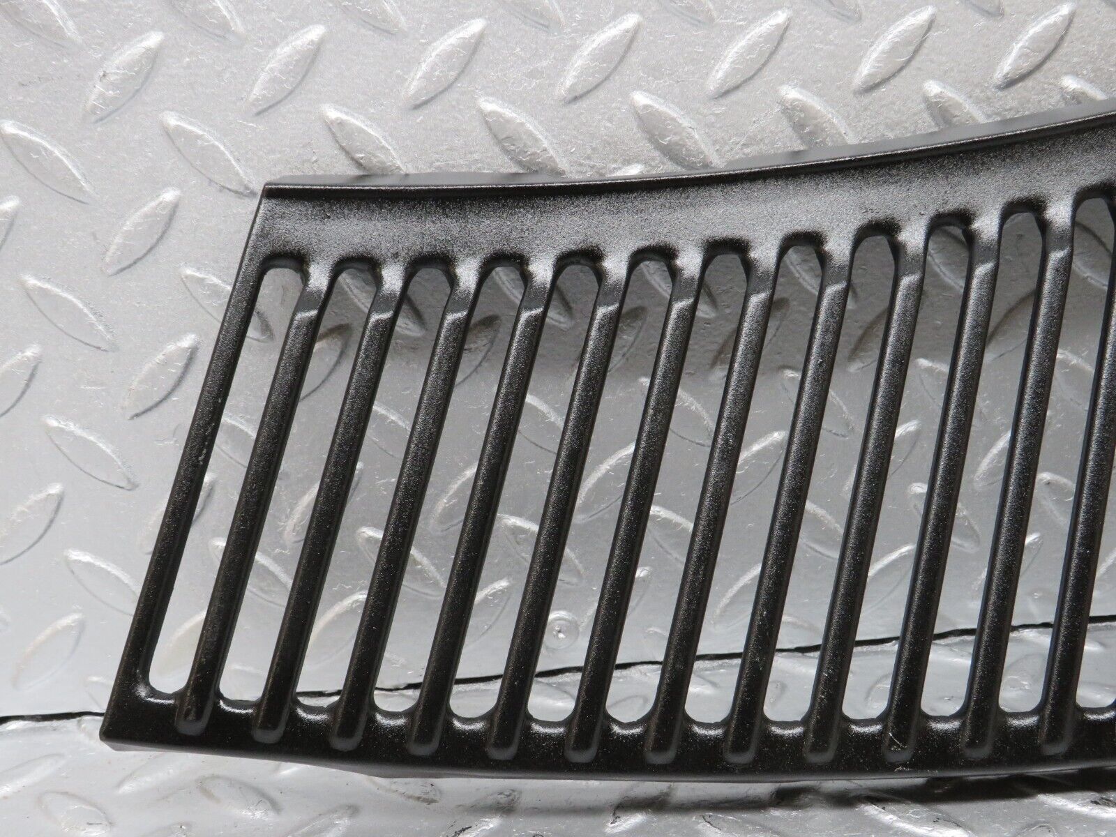 40081 Mercedes-Benz R107 350SL Air Intake Grill Left Side