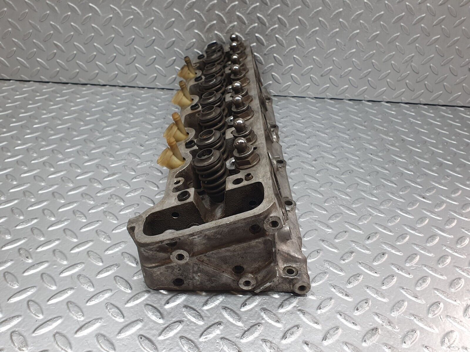 43840 Mercedes-Benz C126 380SEC Coupe Cylinder Head Right Side 1160163401