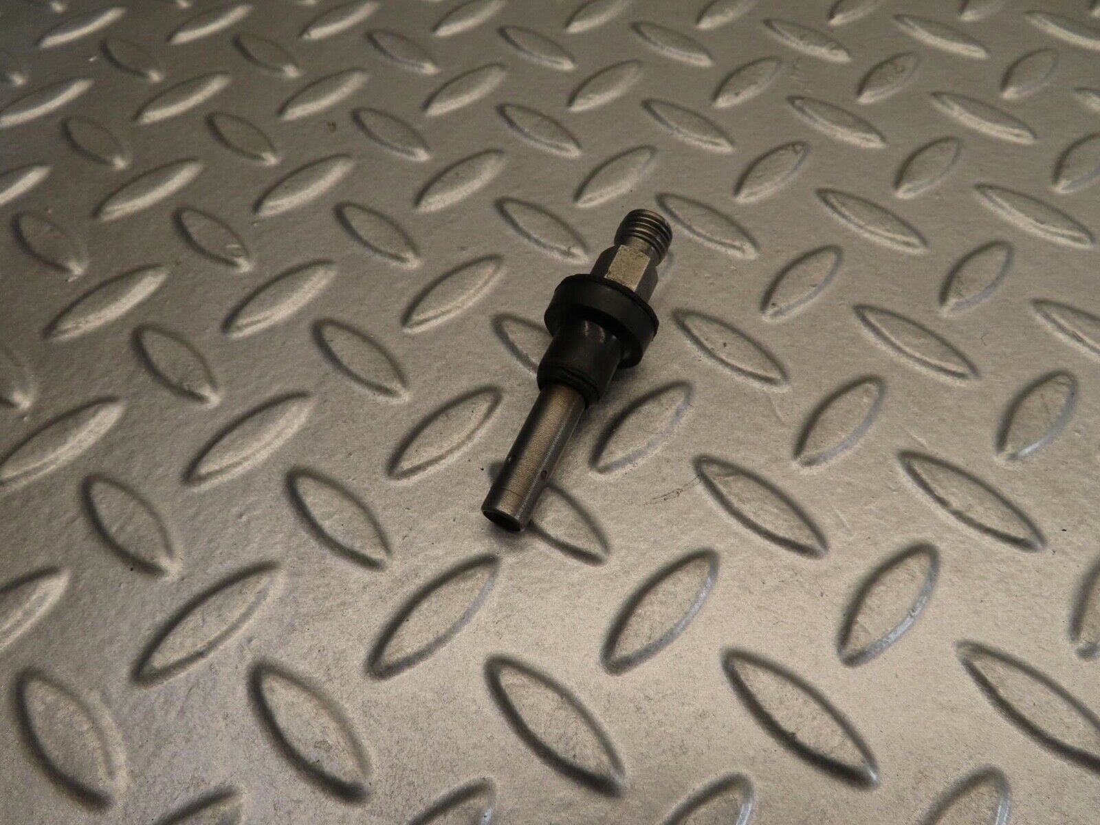 11733 Mercedes-Benz R107 450SL Fuel Injector Bosch