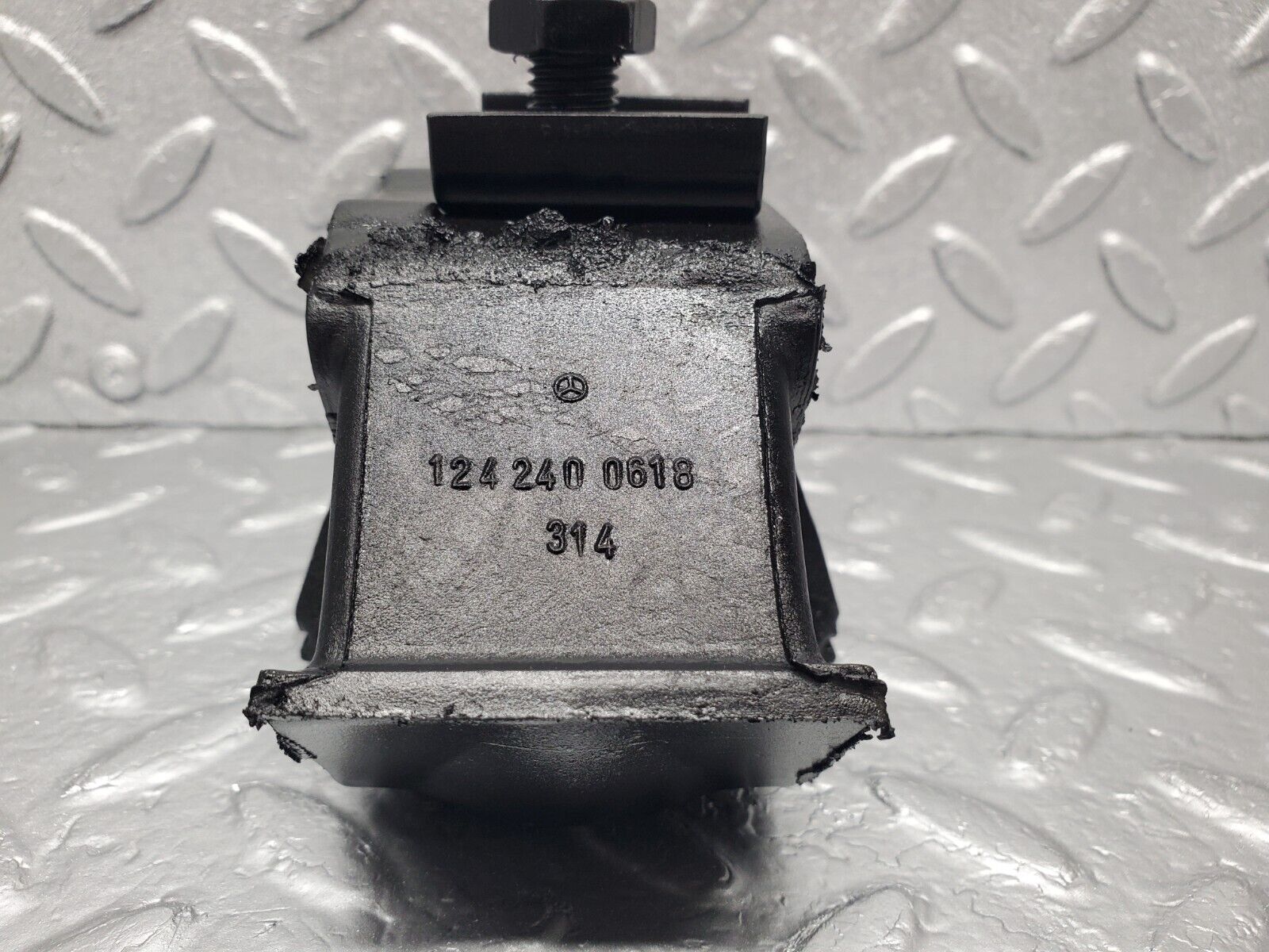 46299 Mercedes-Benz W124 280E Gearbox Rubber Mounting Bracket 1242400618