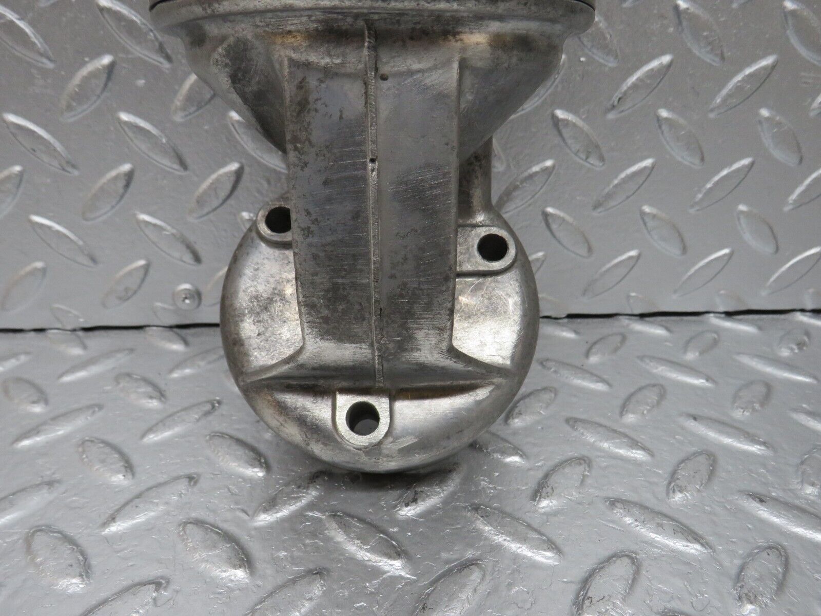 32750 Mercedes-Benz C107 R107 350 V8 Oil Filter Housing 1161840309