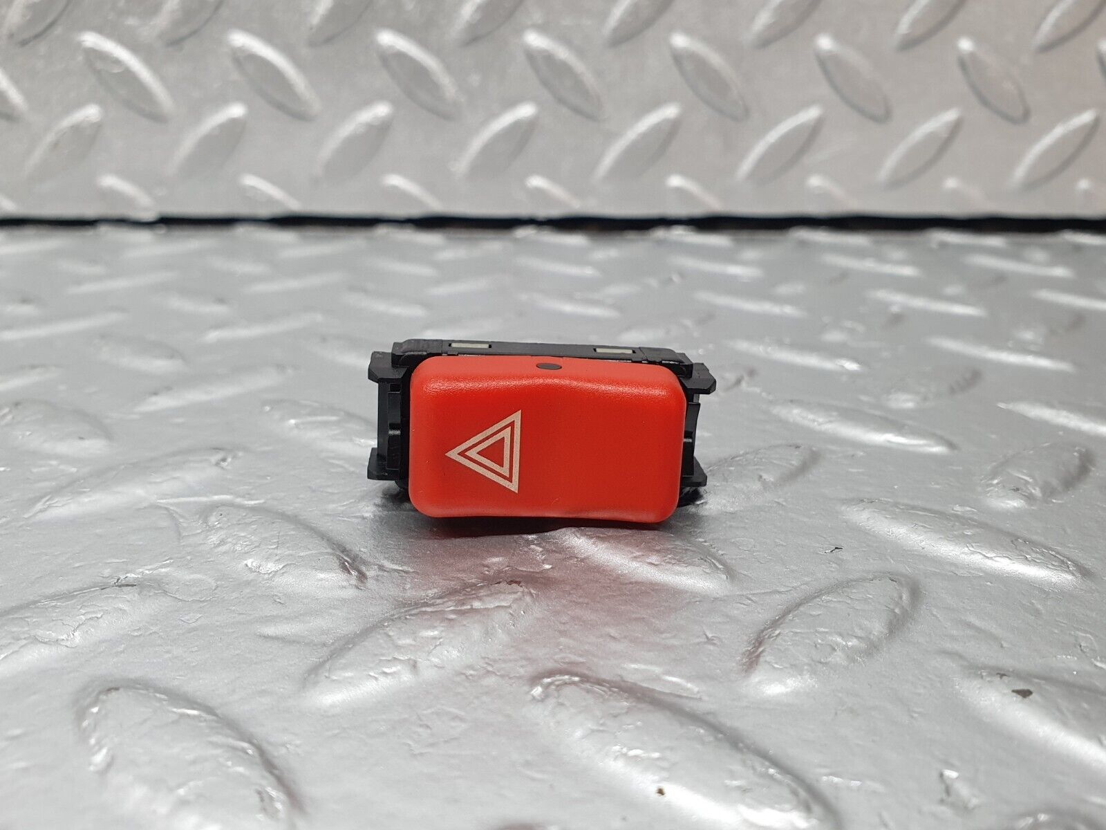 42385 Mercedes-Benz R129 320SL Coupe Hazard Warning Light Switch 1408205510