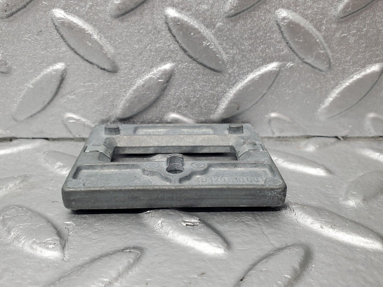 46780 Mercedes-Benz R129 320SL Coupe Rear View Mirror Bracket 1298110111 1298100011