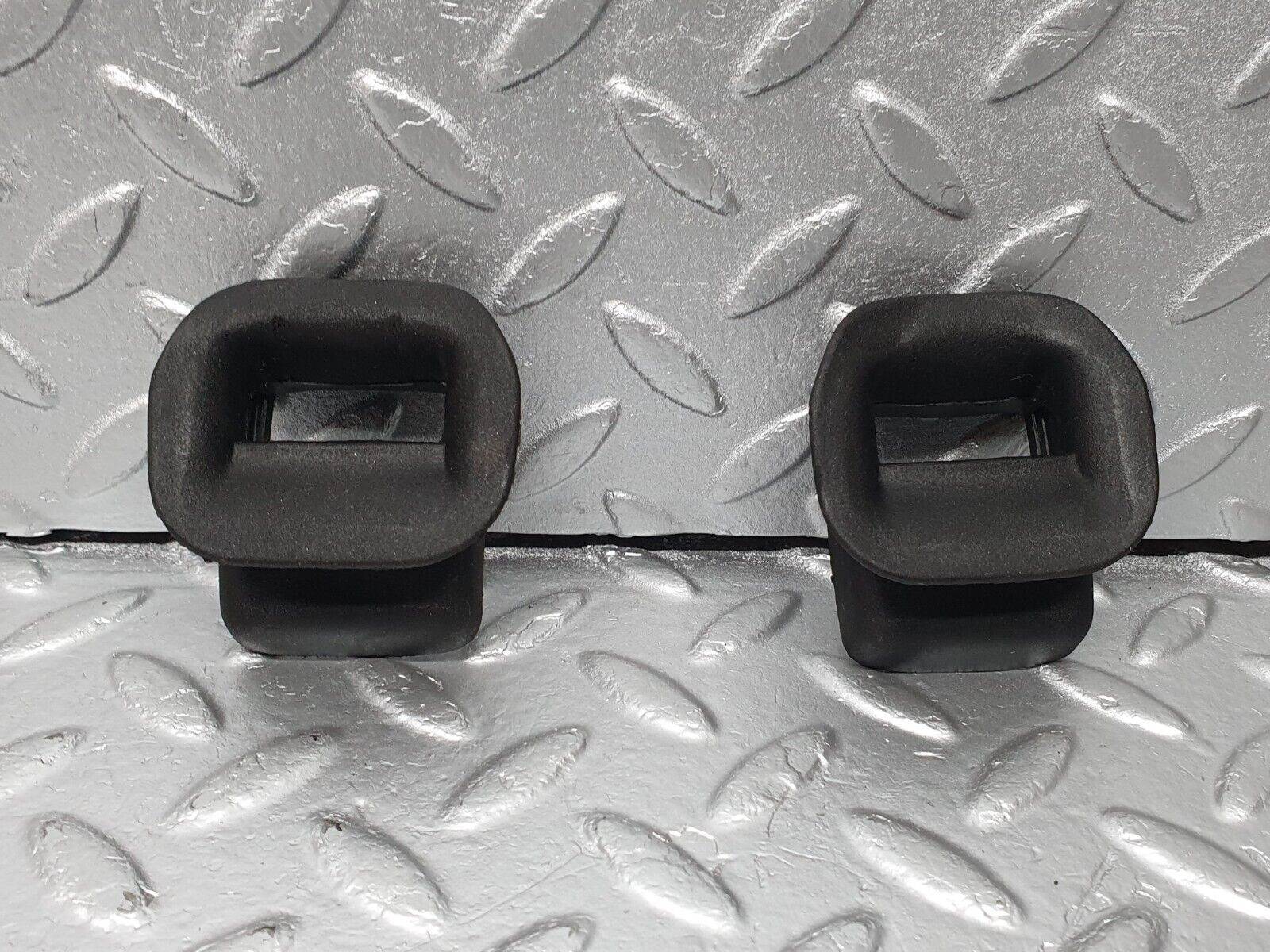 41878 Mercedes-Benz W202 C200 Front Door Check Strap Rubber Seal 2x 2027272430