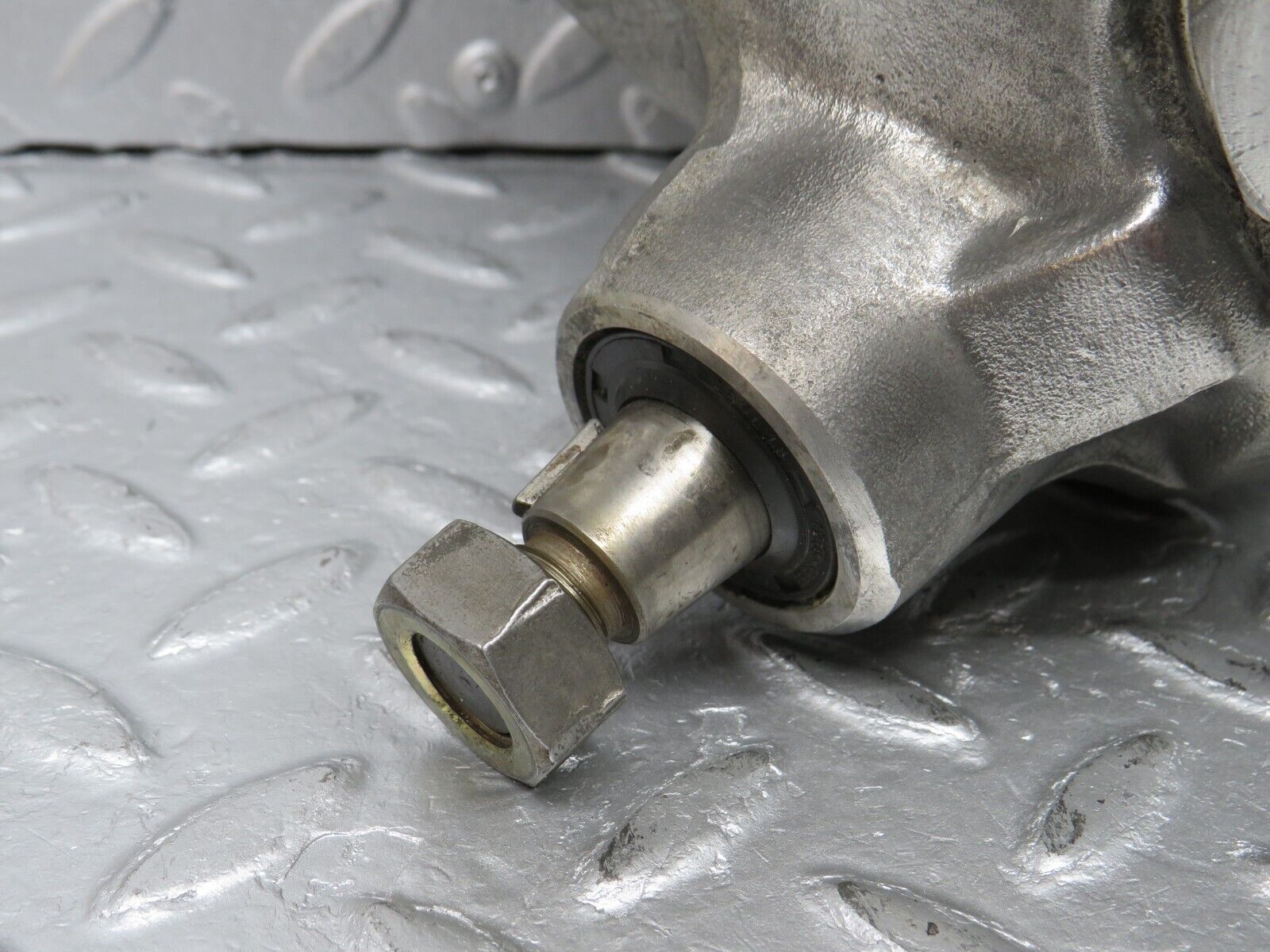 39224 Mercedes-Benz R107 500SL Power Steering Pump 1264601380 7672900448