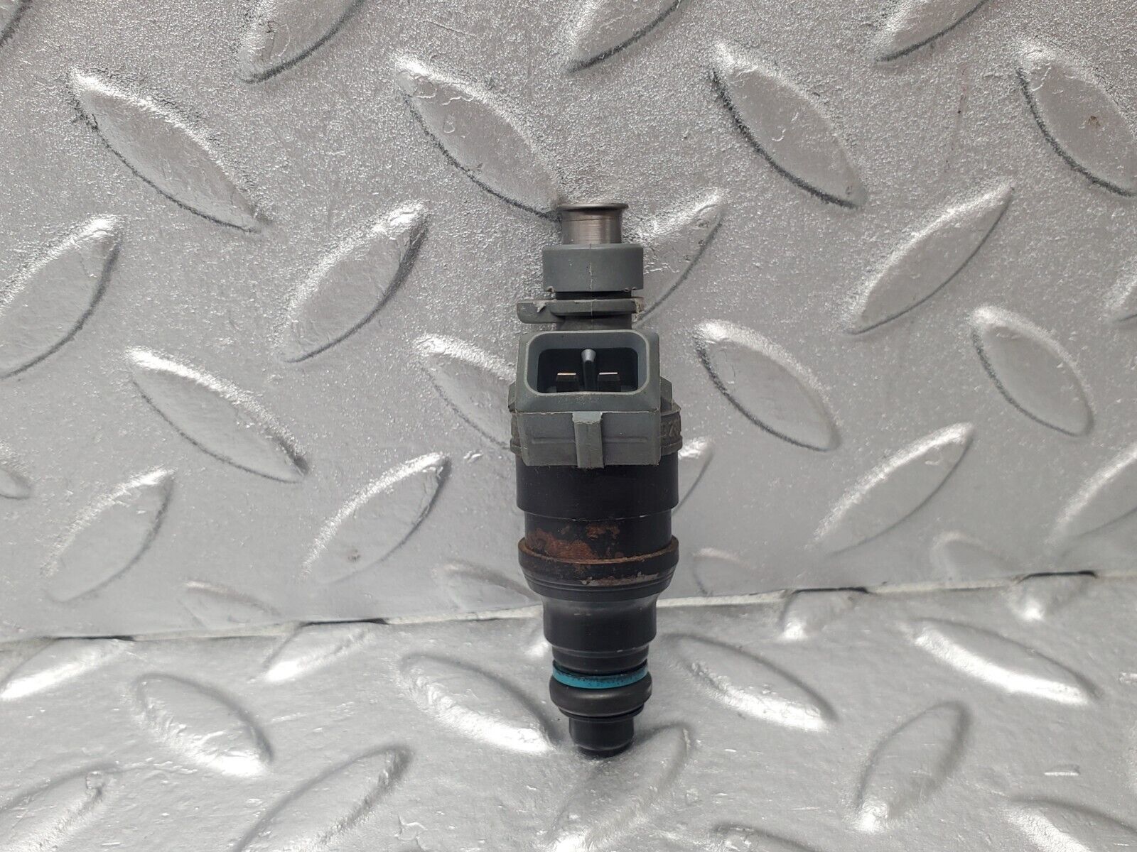 46243 Mercedes-Benz W124 280E Fuel Injector Bosch 0280155209 0000787323