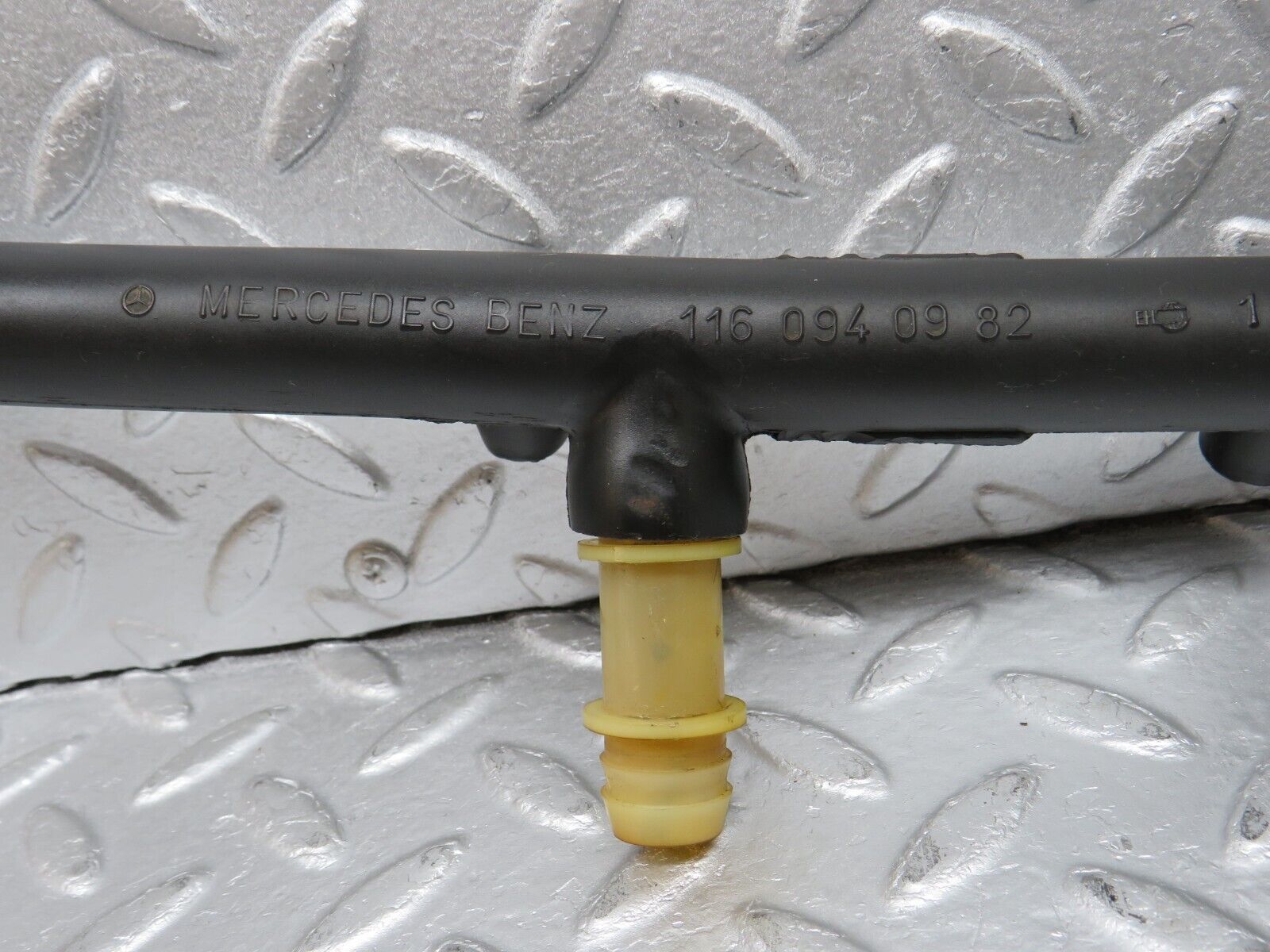 39161 Mercedes-Benz R107 500SL Air Intake Breather Hose Pipe 1160940982