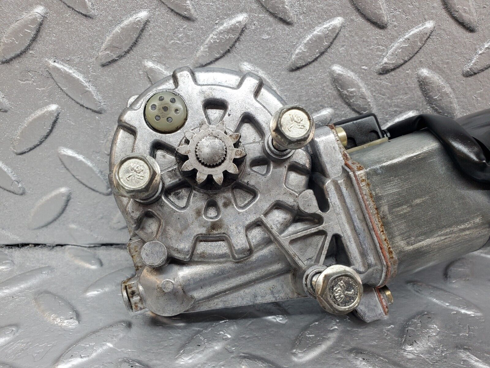 45762 Mercedes-Benz W126 420SE Rear Right Window Regulator Motor 0130821036