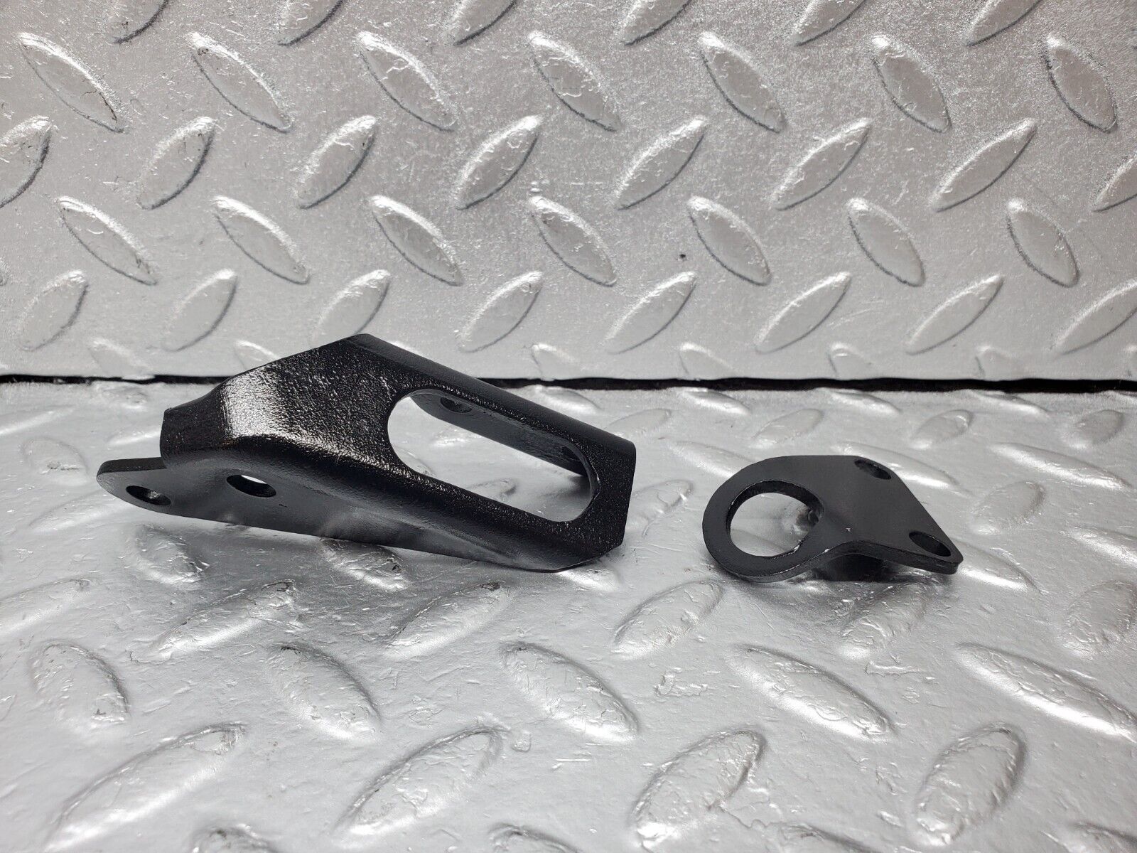 45468 Mercedes-Benz 280E M110.988 Engine Lifting Eyes Hooks