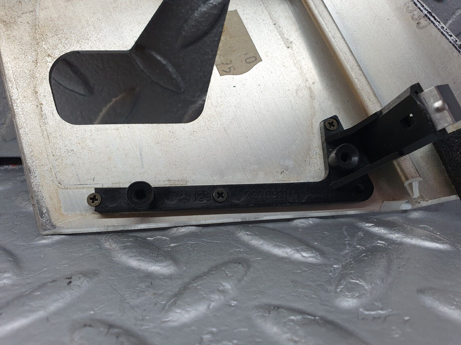 42512 Mercedes-Benz R129 320SL Coupe Seat Switch Wood Panel Left 1297270111 1297270311