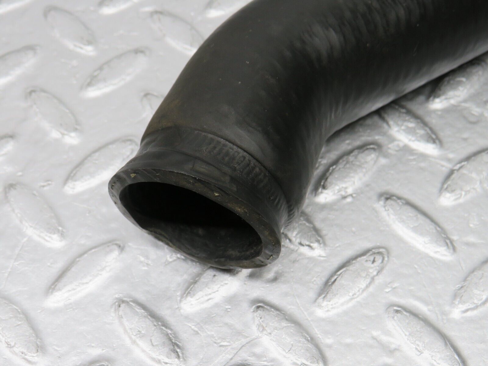 39179 Mercedes-Benz R107 500SL Lower Radiator Hose Pipe 1075011482