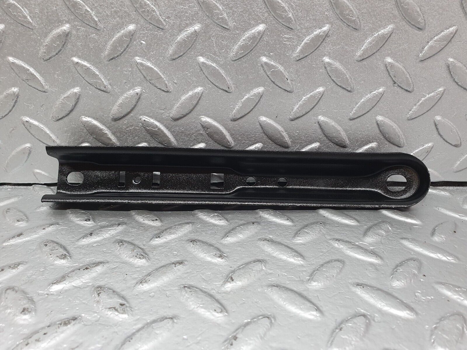 41615 Mercedes-Benz W124 200E Air Intake Manifold Bracket