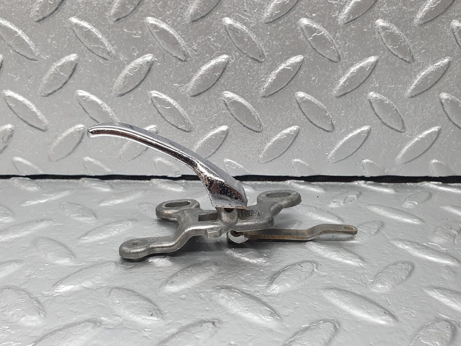 43110 Mercedes-Benz W108 280SE Front Left Interior Door Handle Chrome 1107660319