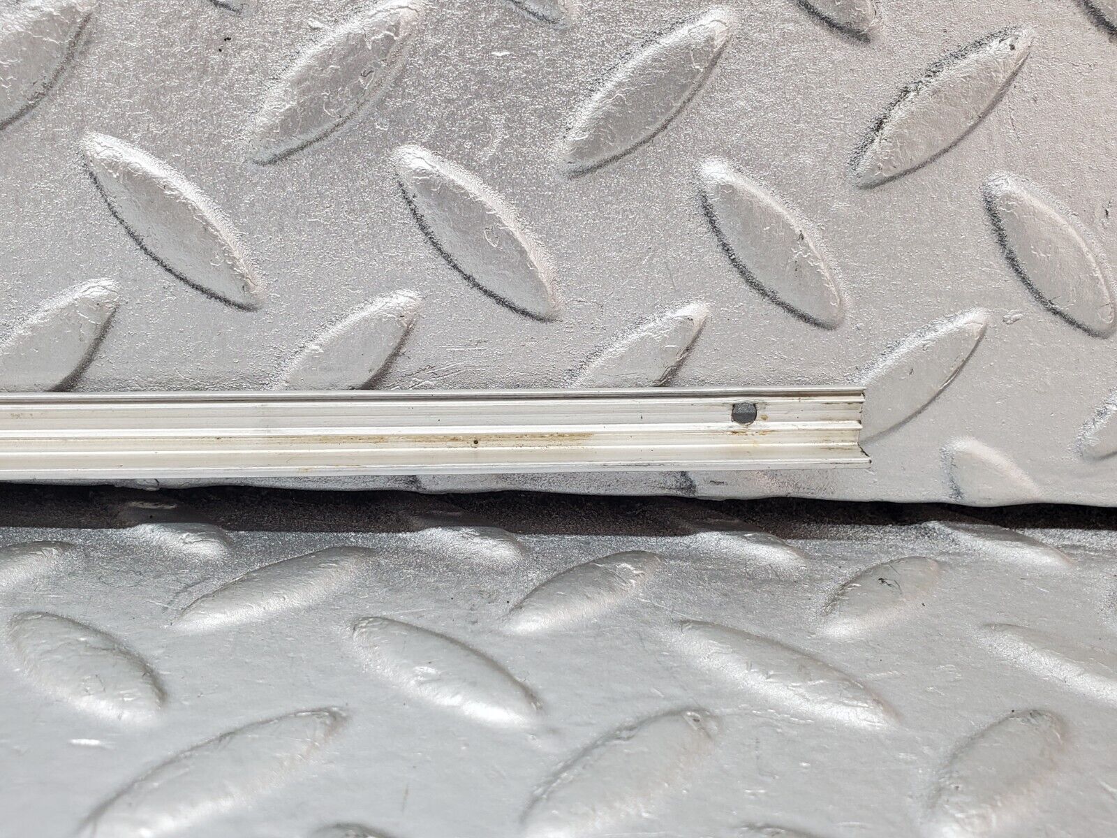 44544 Mercedes-Benz W123 280E Sunroof Chrome Trim