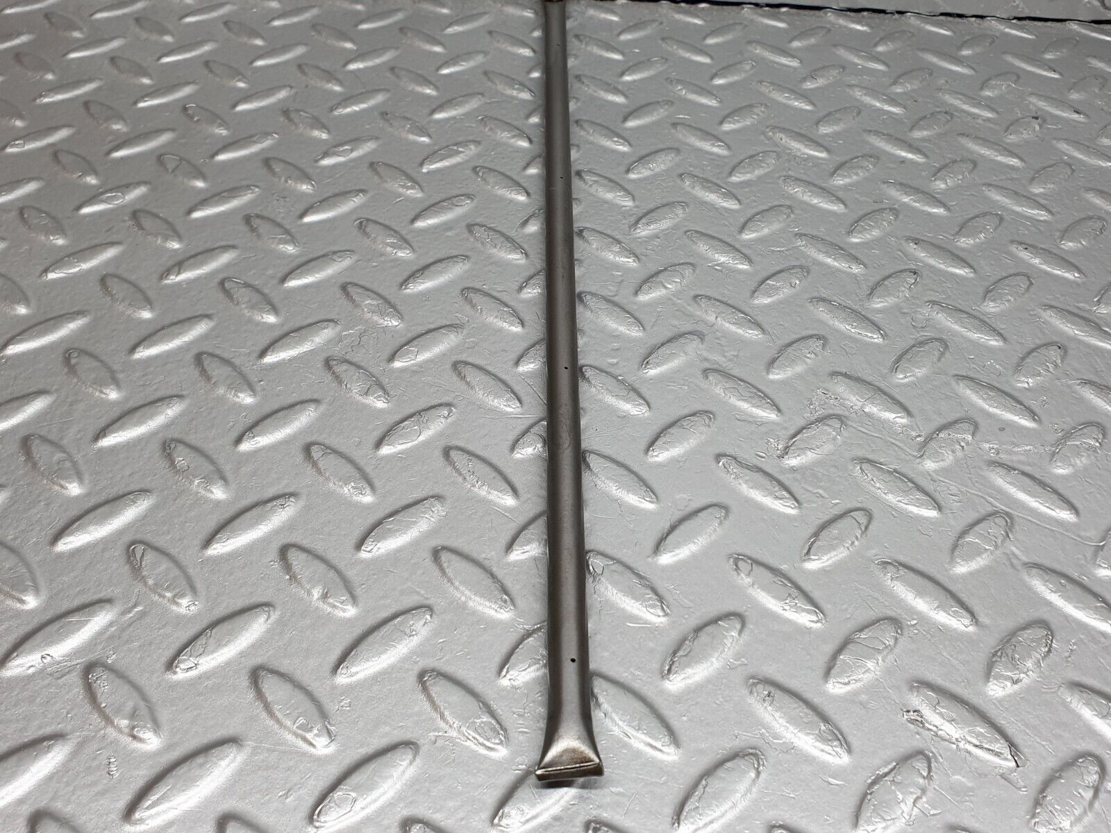 43072 Mercedes-Benz W123 Camshaft Oil Tube