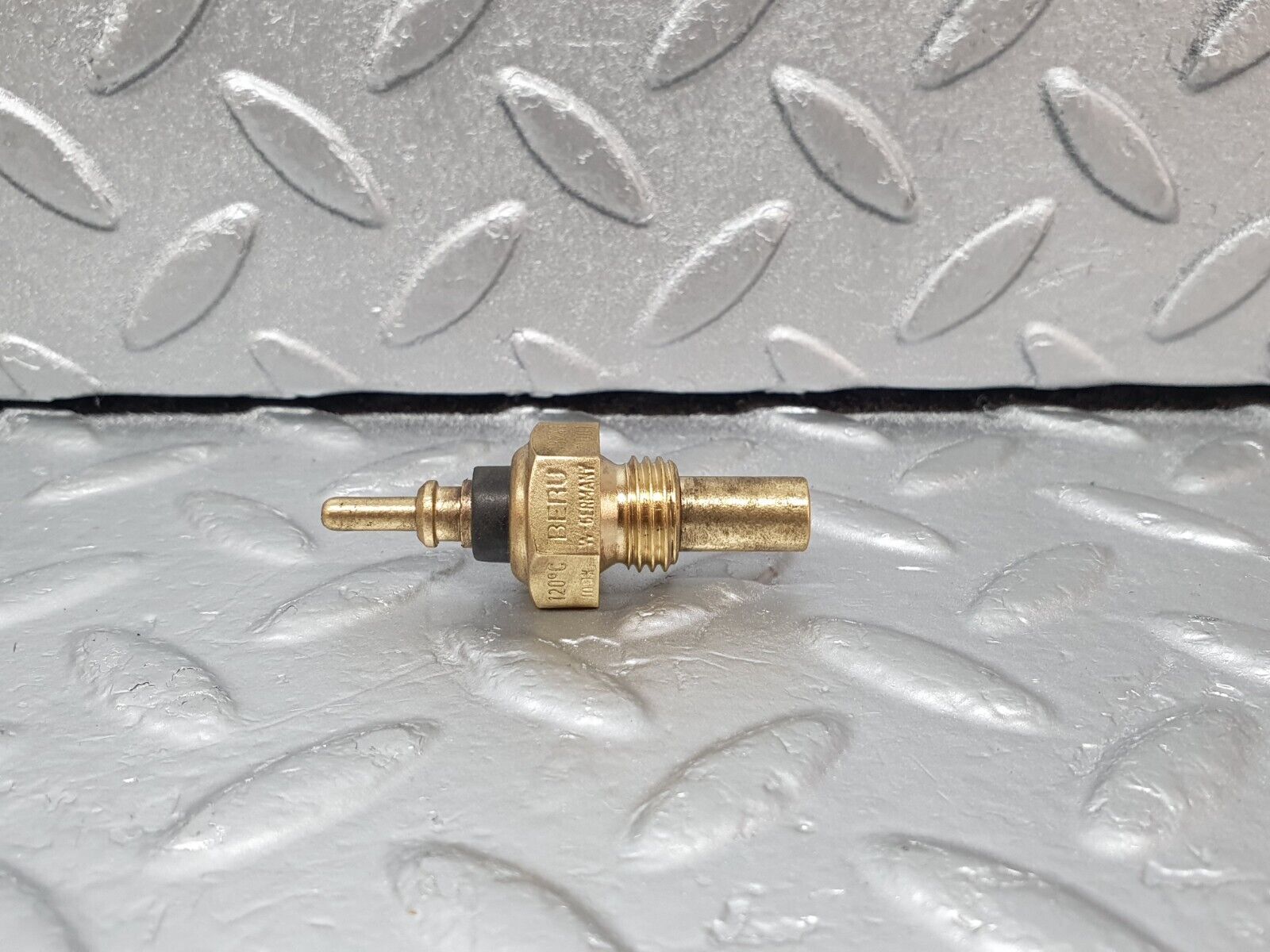 43662 Mercedes-Benz C126 380SEC Coupe Coolant Temperature Sensor Beru 0824121001