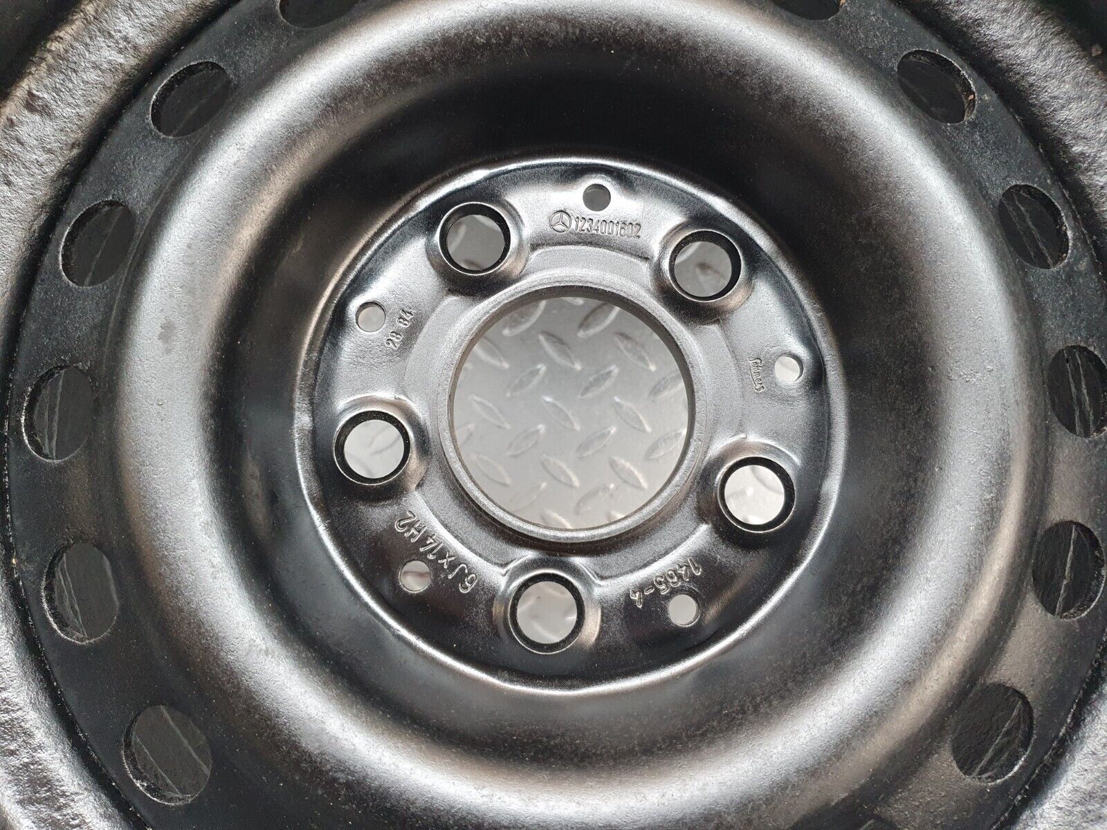 43759 Mercedes-Benz W123 Steel Wheel 6Jx14H2 ET30 1234001602