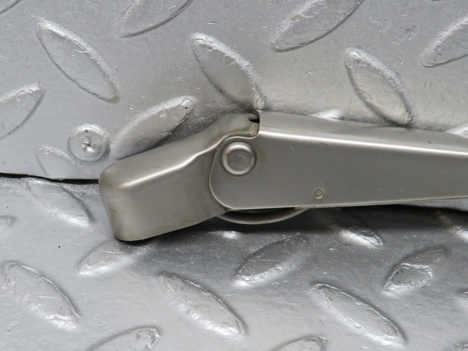 39106 Mercedes-Benz R107 500SL Windscreen Wiper Arm Left Side