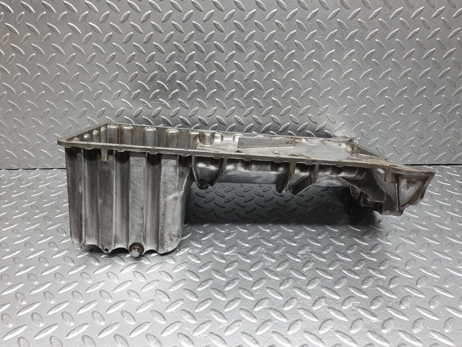 43074 Mercedes-Benz W123 Oil Pan Oil Sump 1020141702