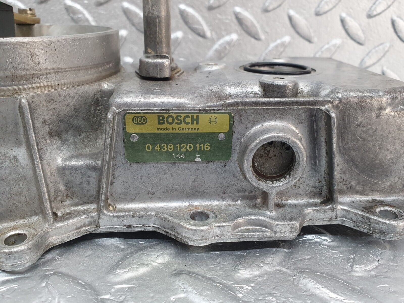 43738 Mercedes-Benz C123 230CE Coupe Air Flow Mass Sensor Bosch 0438120116