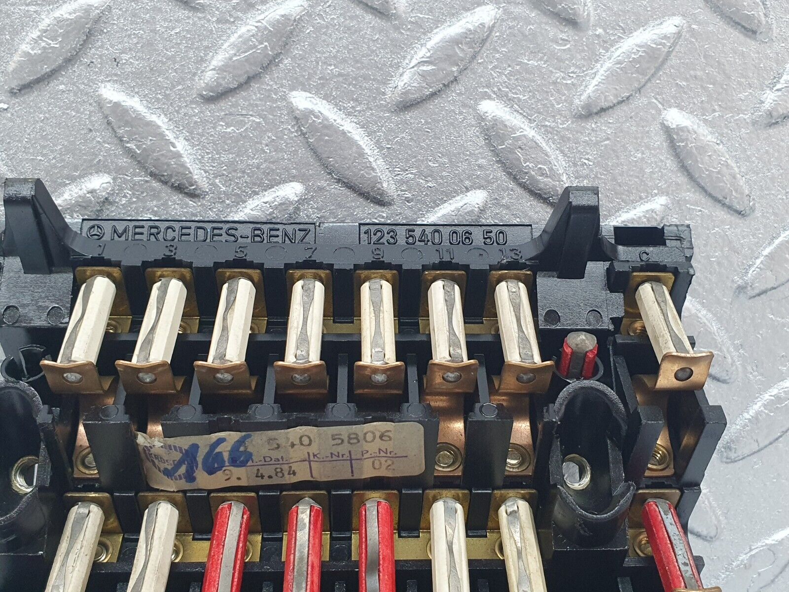 43941 Mercedes-Benz C123 230CE Coupe Fuse Box 1235400650 1235405806