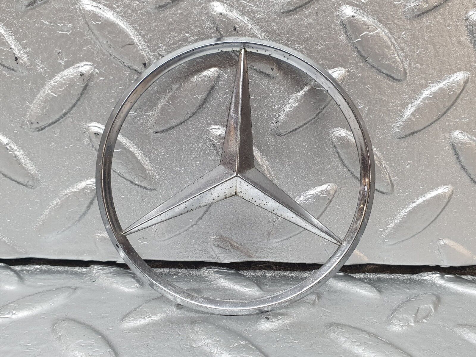 42540 Mercedes-Benz R129 320SL Coupe Trunk Badge Emblem