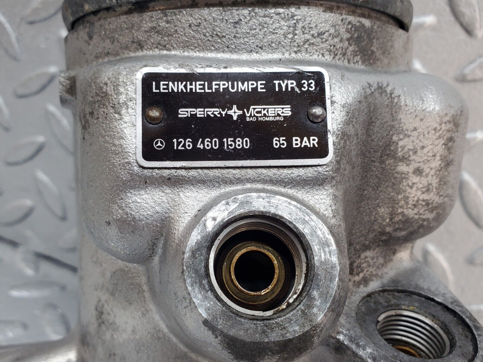 45424 Mercedes-Benz 280E M110.983 Power Steering Pump 1264601580