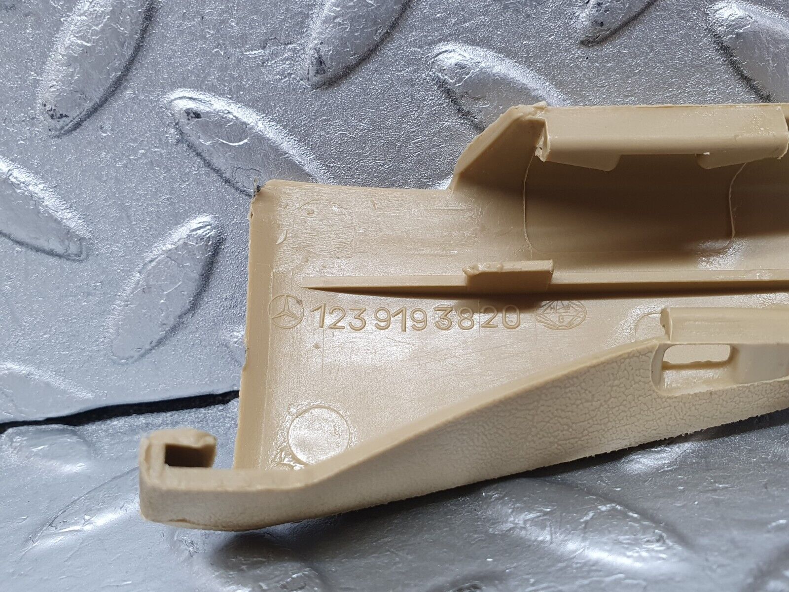 44158 Mercedes-Benz C123 230CE Coupe Front Right Seat Cover Trim Beige 1239193820