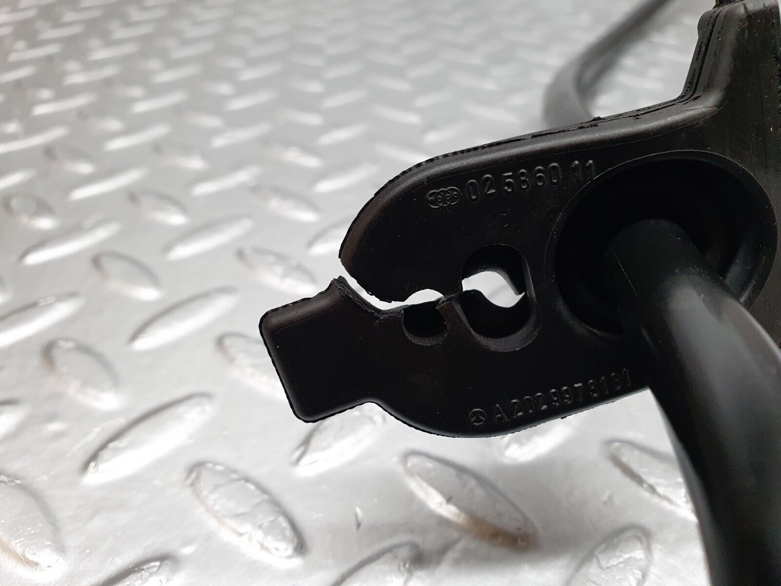 42079 Mercedes-Benz W202 C200 Brake Servo Vacuum Pipe 2029973181