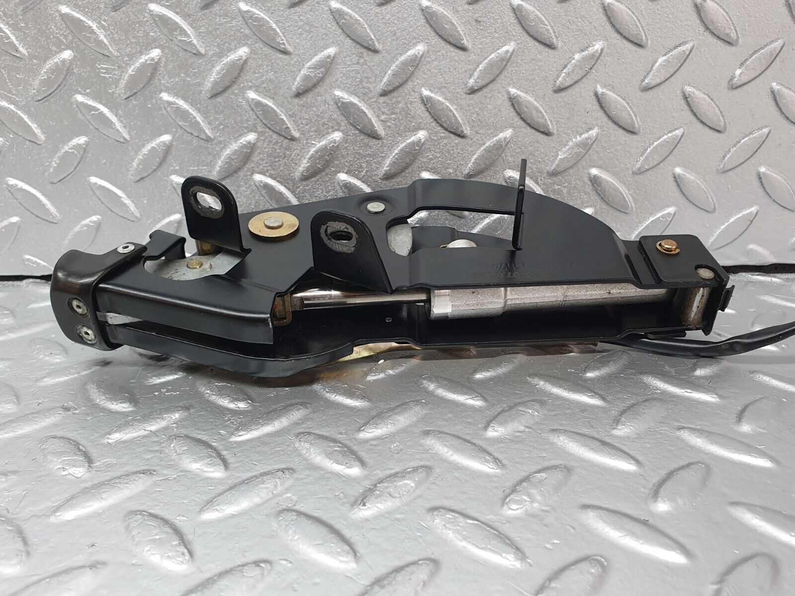 42155 Mercedes-Benz R129 320SL Coupe Rear Left Roof Lock Mechanism 1298001174