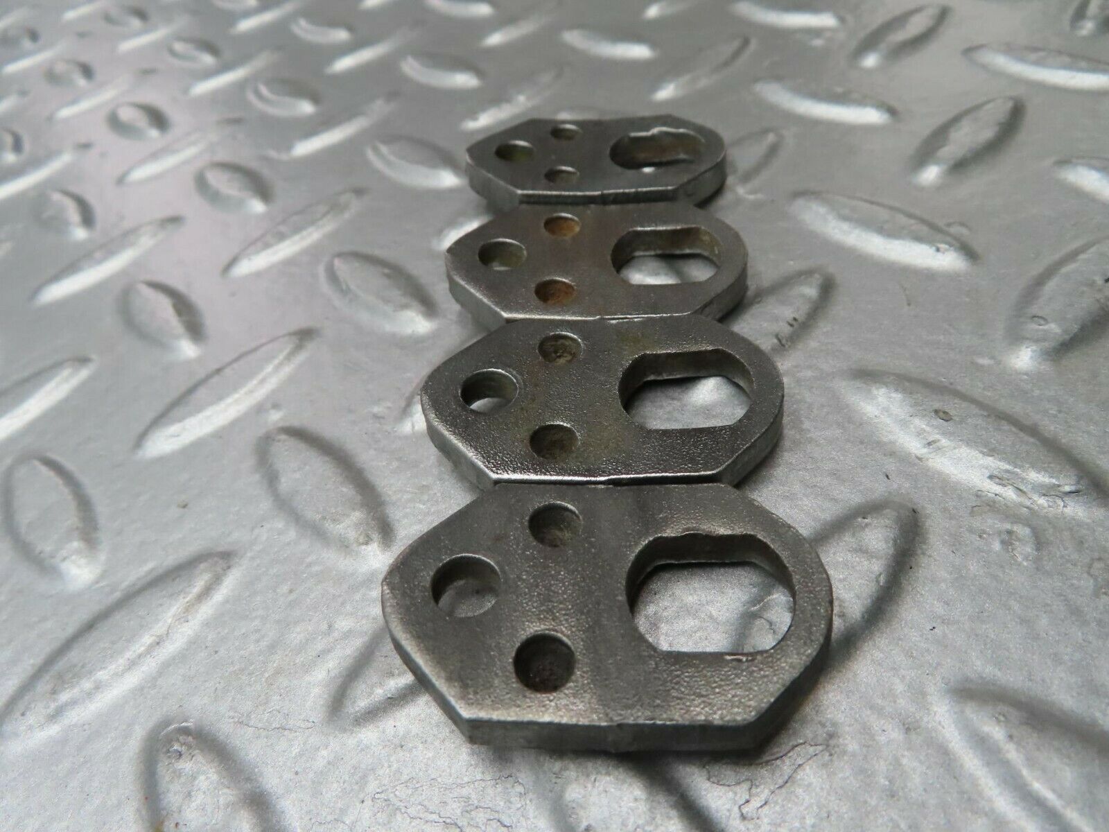 15635 Mercedes-Benz R107 450SL Fuel Injector Bracket 4pcs