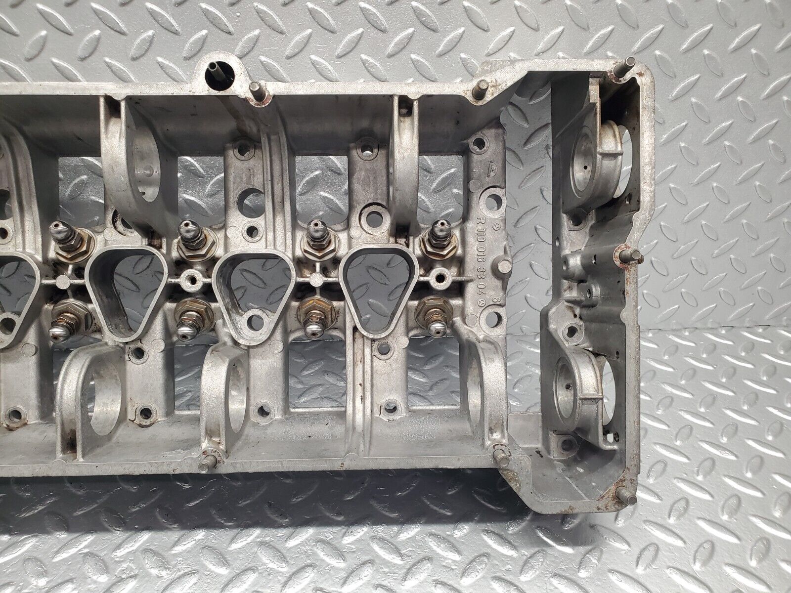 46709 Mercedes-Benz C123 280CE Coupe Camshaft Bearing Casing 1100163304