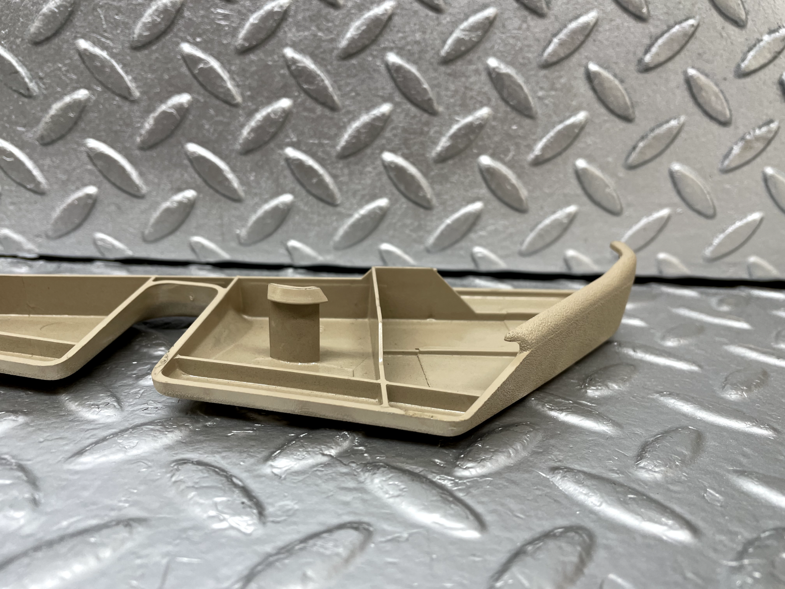 44247 Mercedes-Benz W124 Front Right Seat Cover Trim Champignon 1249190220