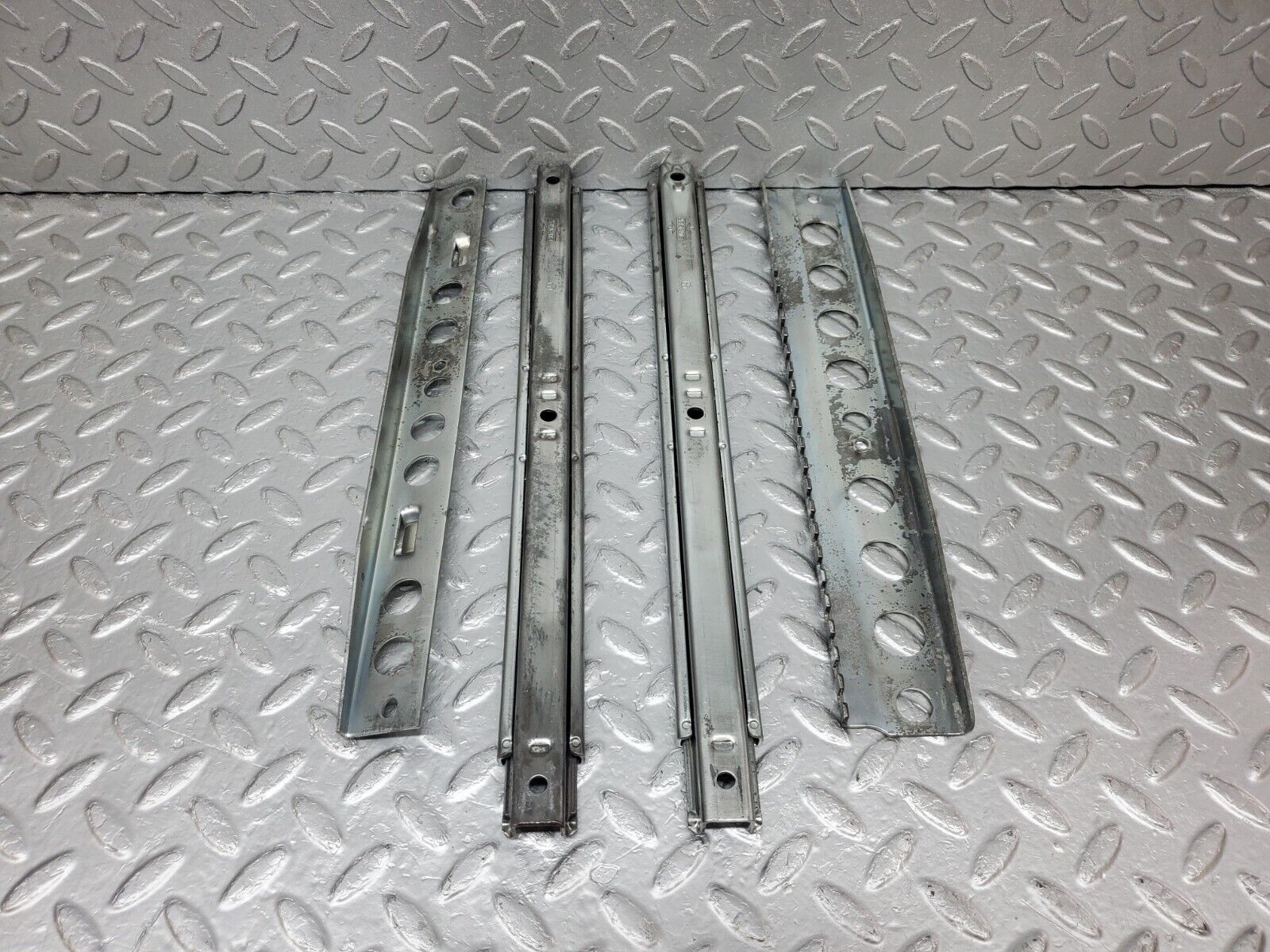 44532 Mercedes-Benz W123 280E Front Right Seat Rail Pair