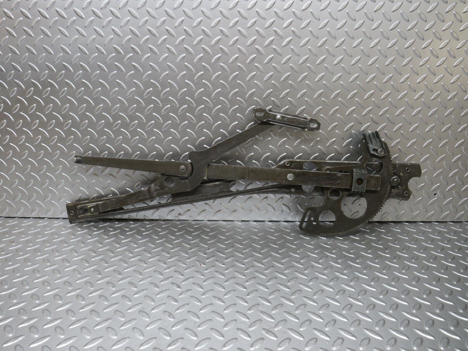 25075 Mercedes-Benz R107 C107 Front Right Manual Window Regulator 1077250602