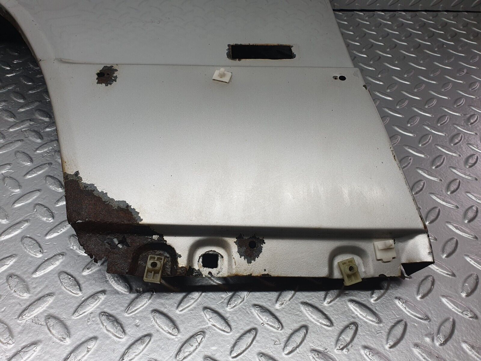 42876 Mercedes-Benz W201 190 2.0L Front Left Wing Fender