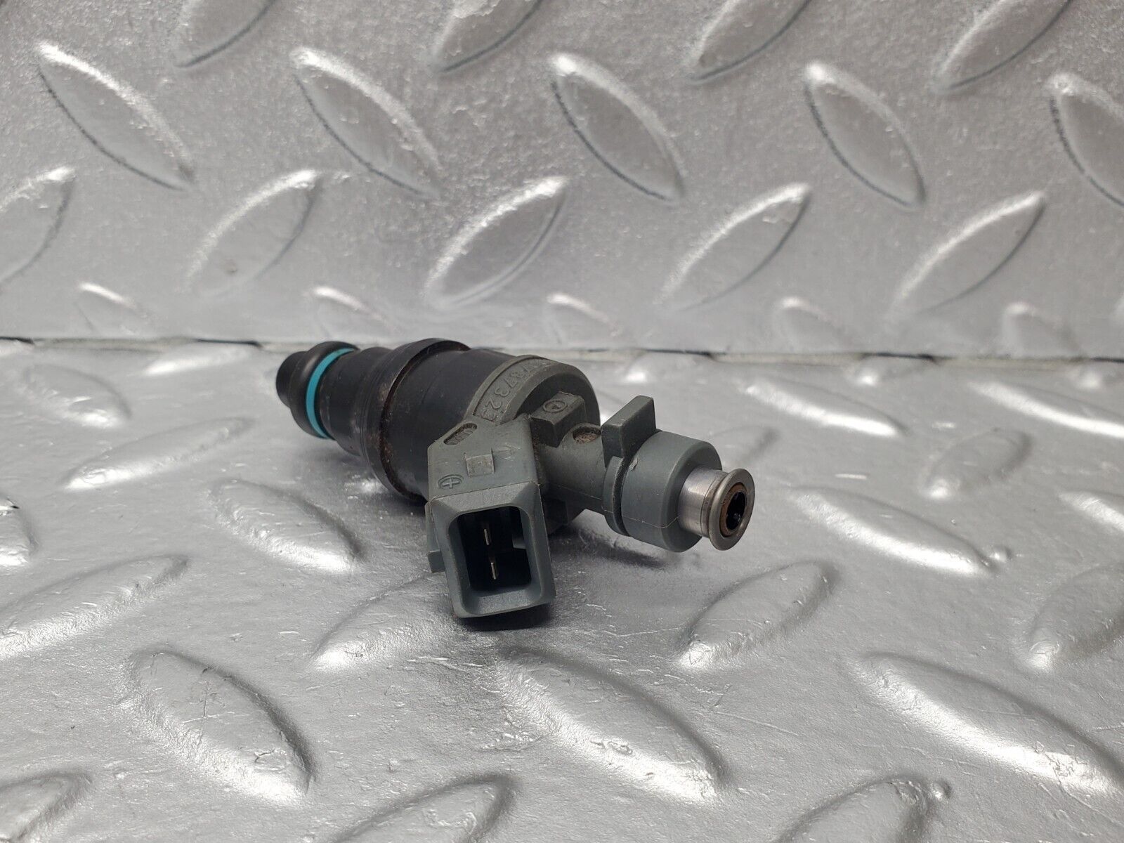 46245 Mercedes-Benz W124 280E Fuel Injector Bosch 0280155209 0000787323